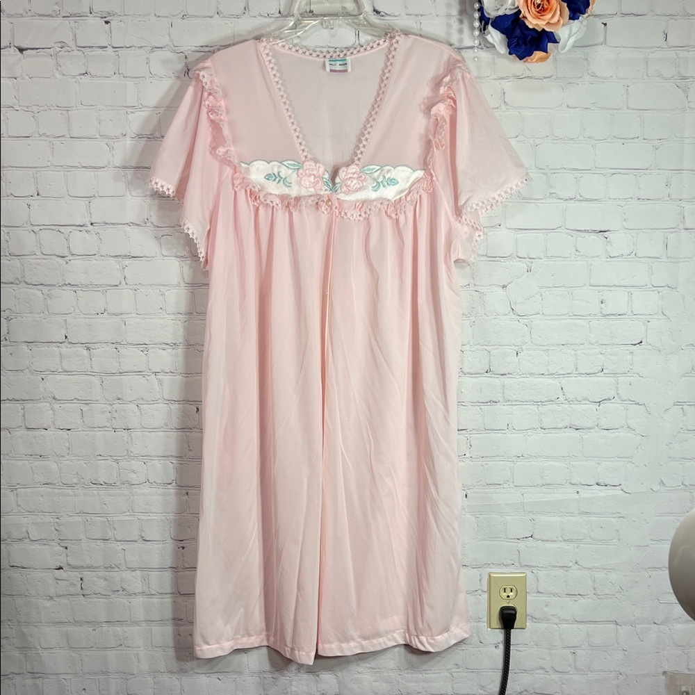 VTG Kelly Reed floral appliqué robe